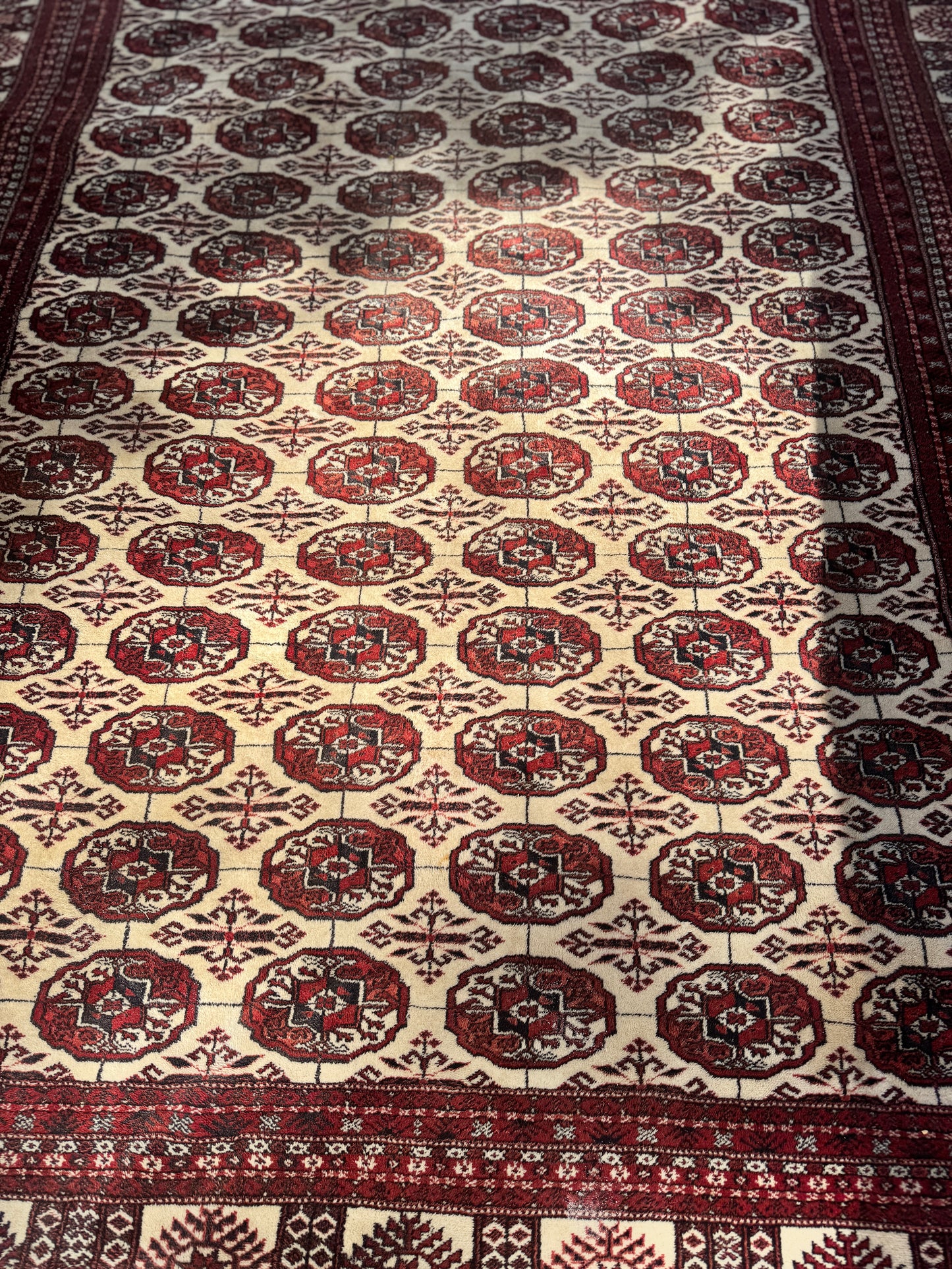 Bokhara Tekke Rug – 3.0 × 2.2 m
