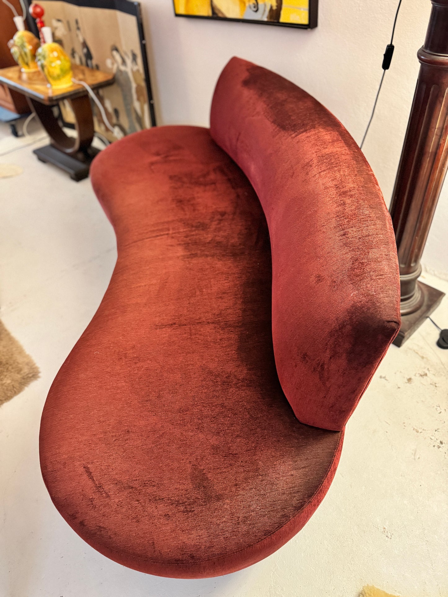 Sculptural Curved Velvet Lounge – 1990s Design Classic