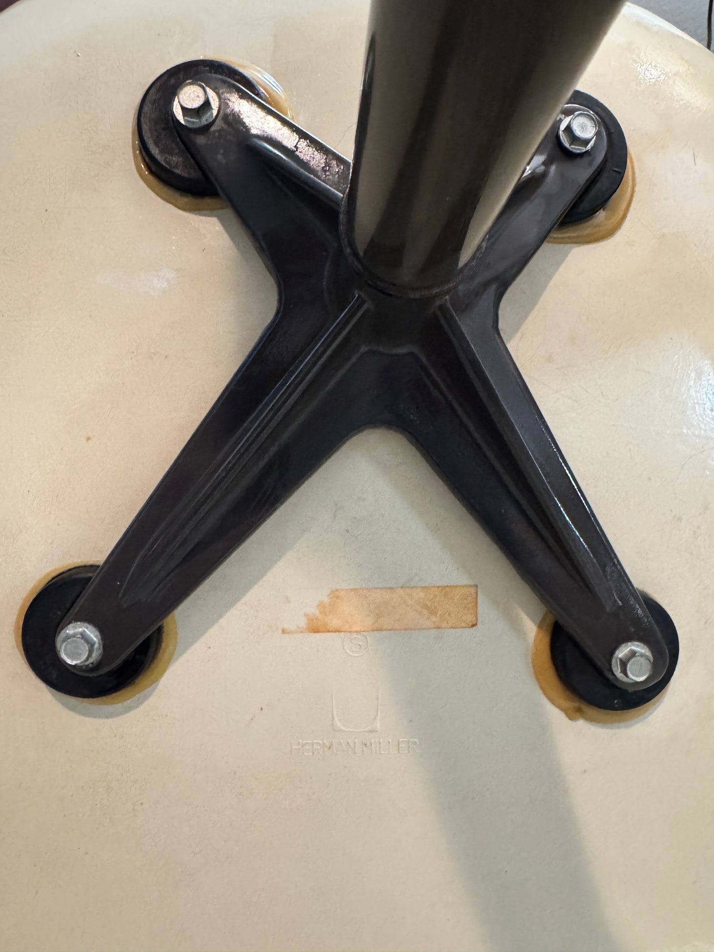 4 x Vintage Herman Miller Fibreglass Armchairs, 1970s