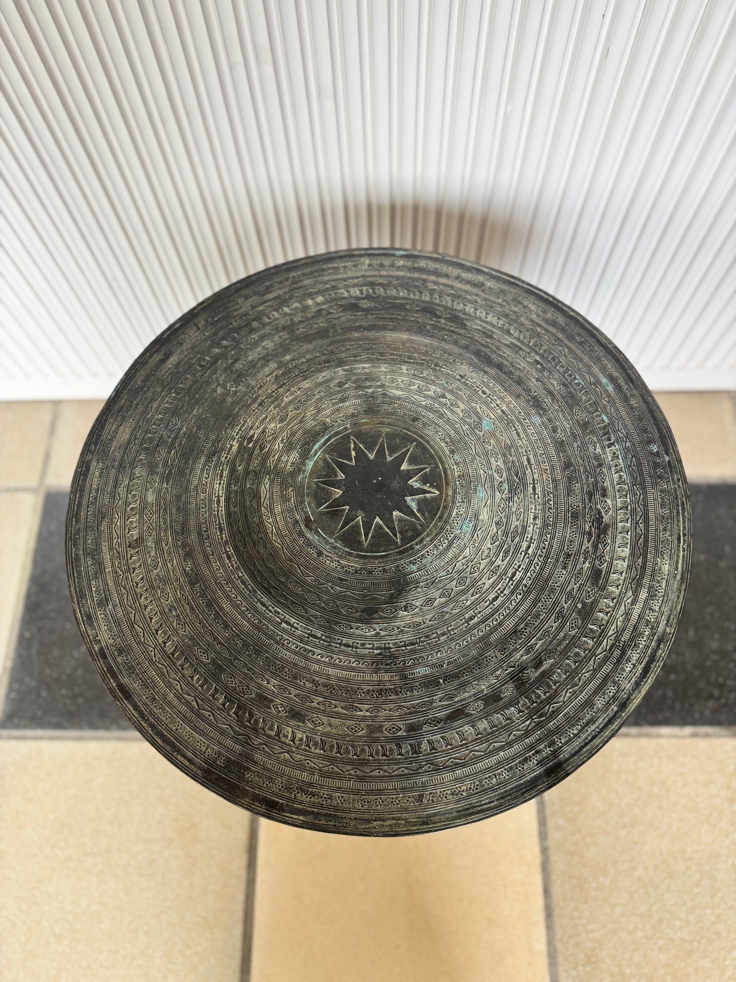 Aged bronze rain / frog drum