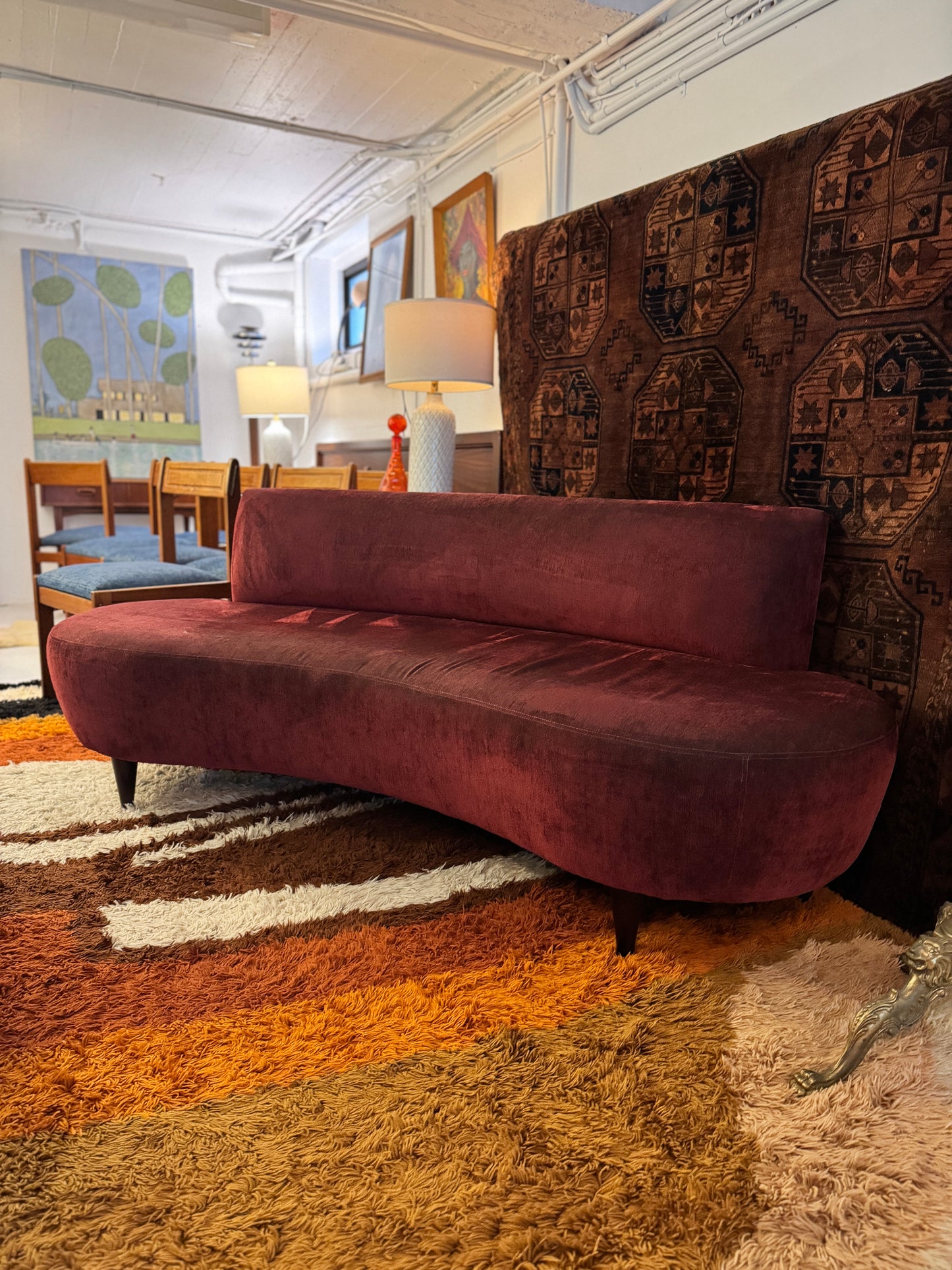 Sculptural Curved Velvet Lounge – 1990s Design Classic