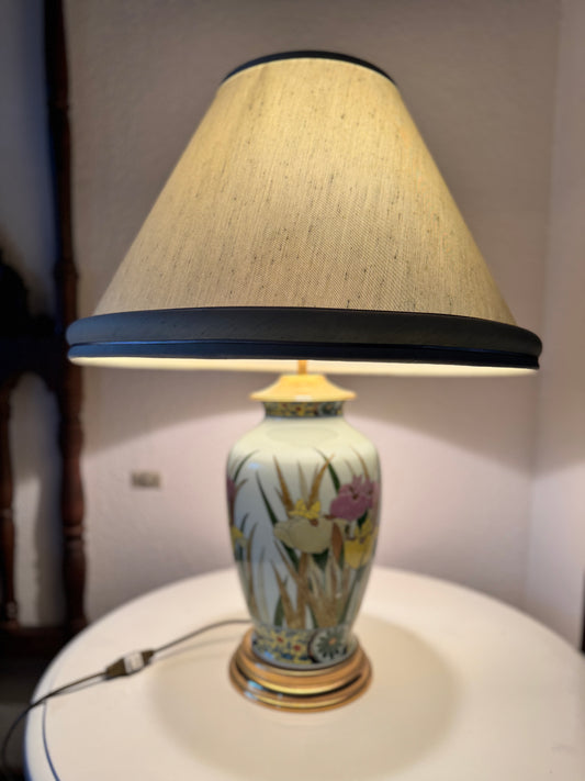 1 of 2 vintage Japanese gold Imari lamps with original shades