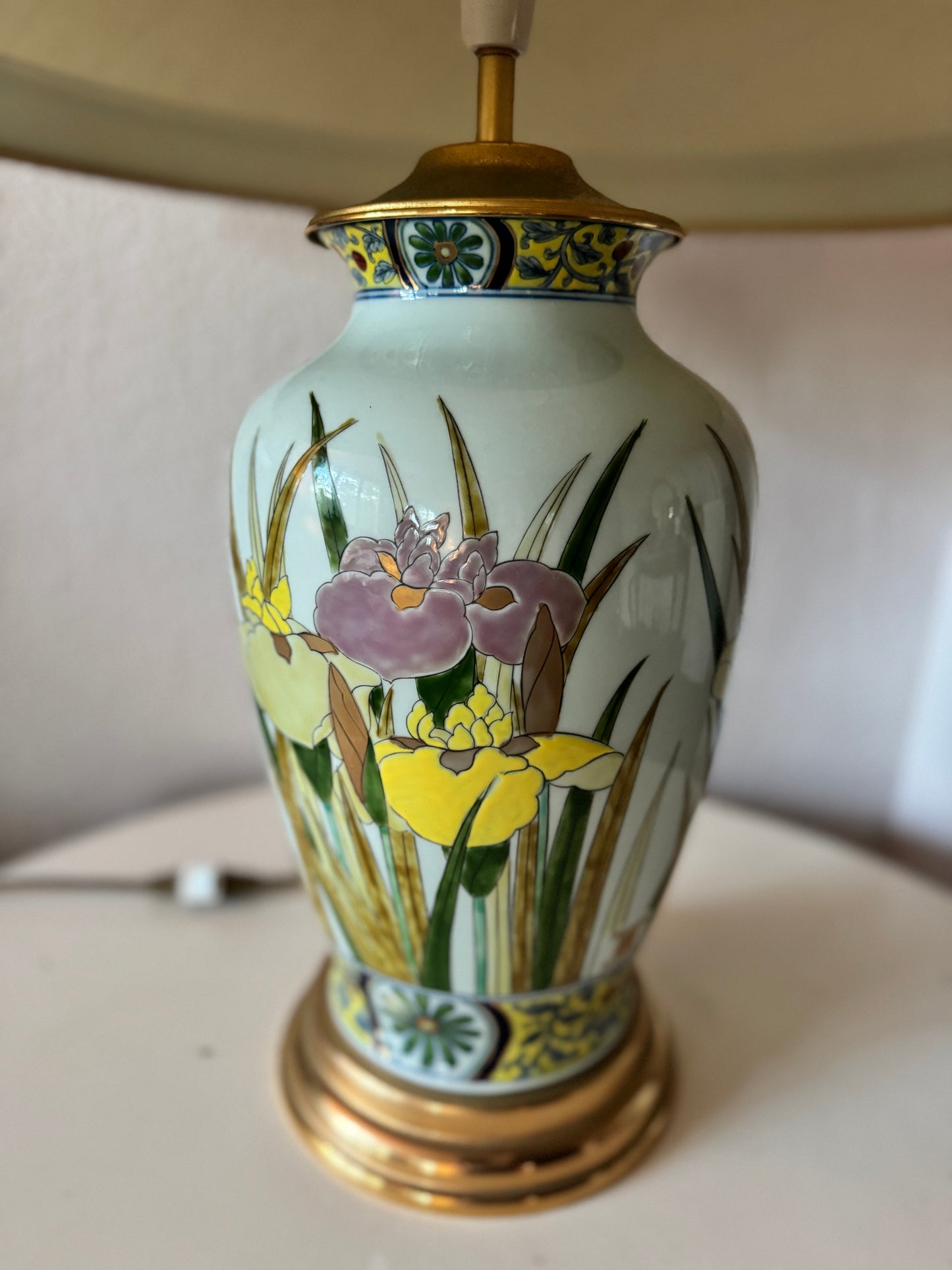1 of 2 vintage Japanese gold Imari lamps with original shades