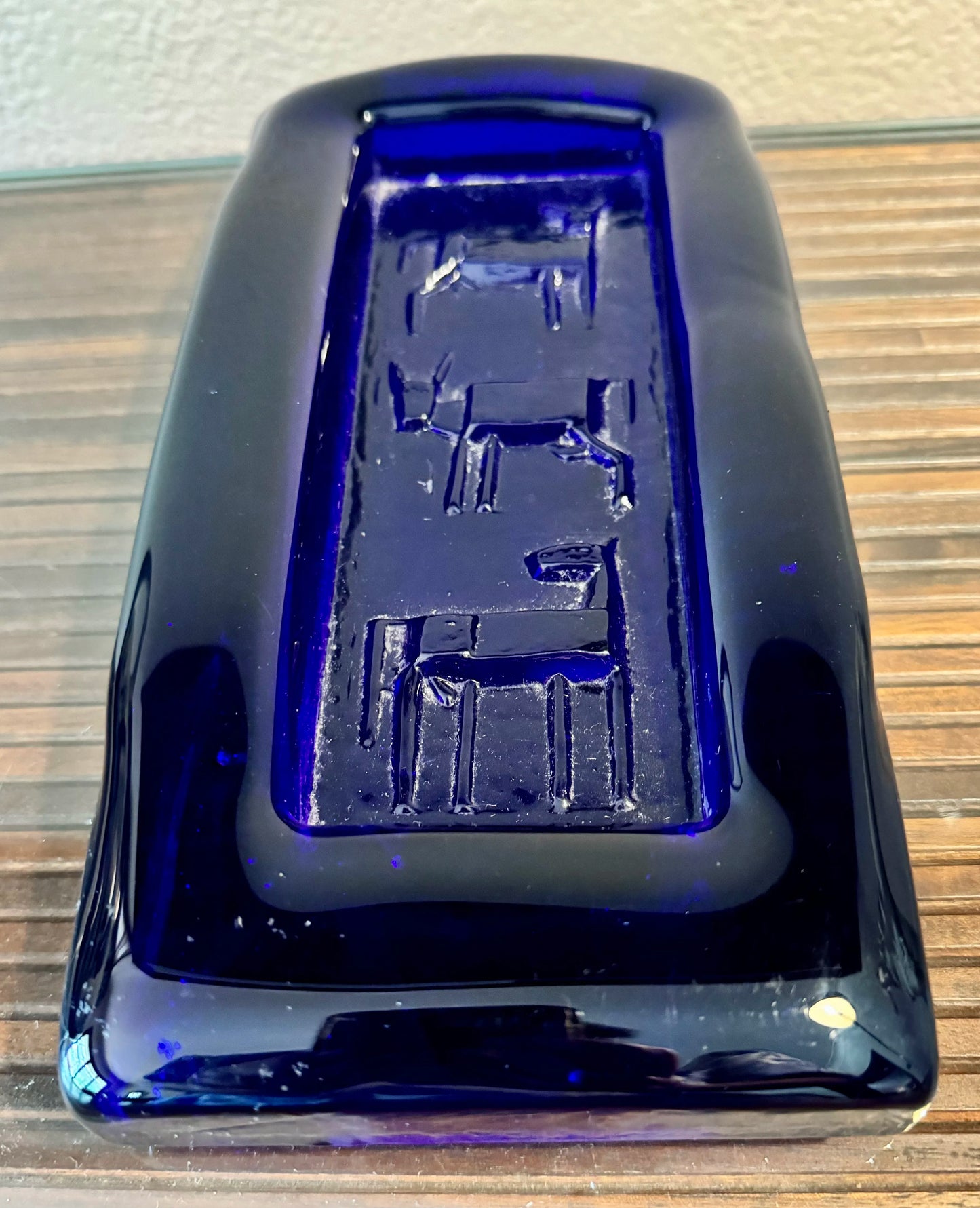 ERIK HOGLUND 1960S LARGE COBALT BLUE GLASS DISH WITH FARM ANIMALS FOR BODA