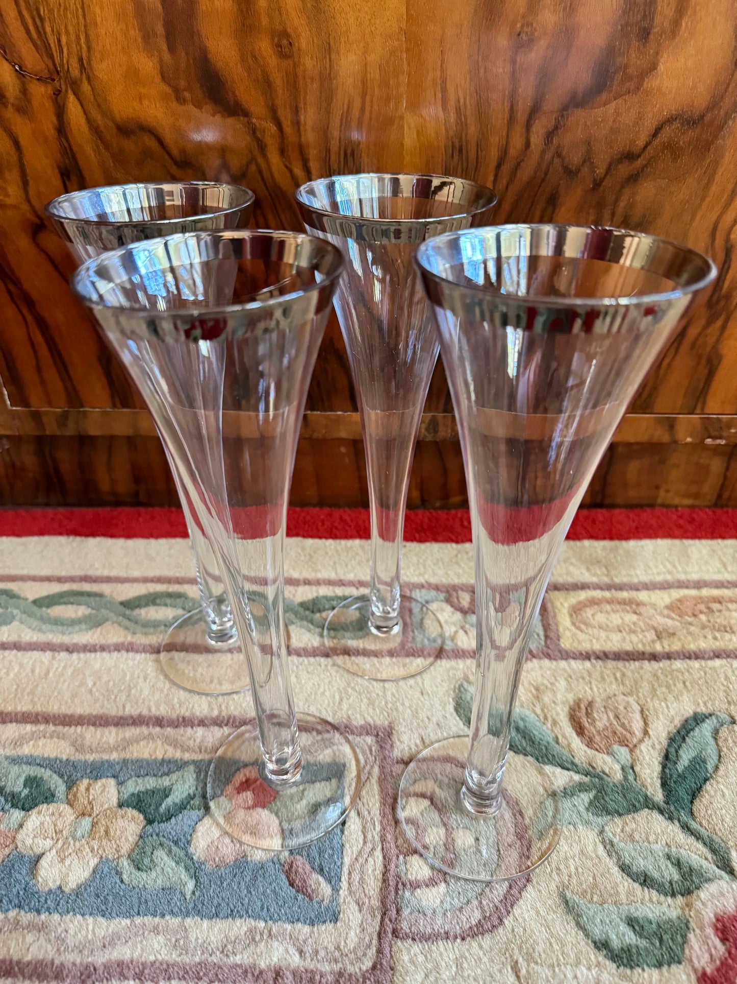 4 X 1960S HAND BLOWN CHAMPAGNE FLUTES WITH PLATINUM RIM