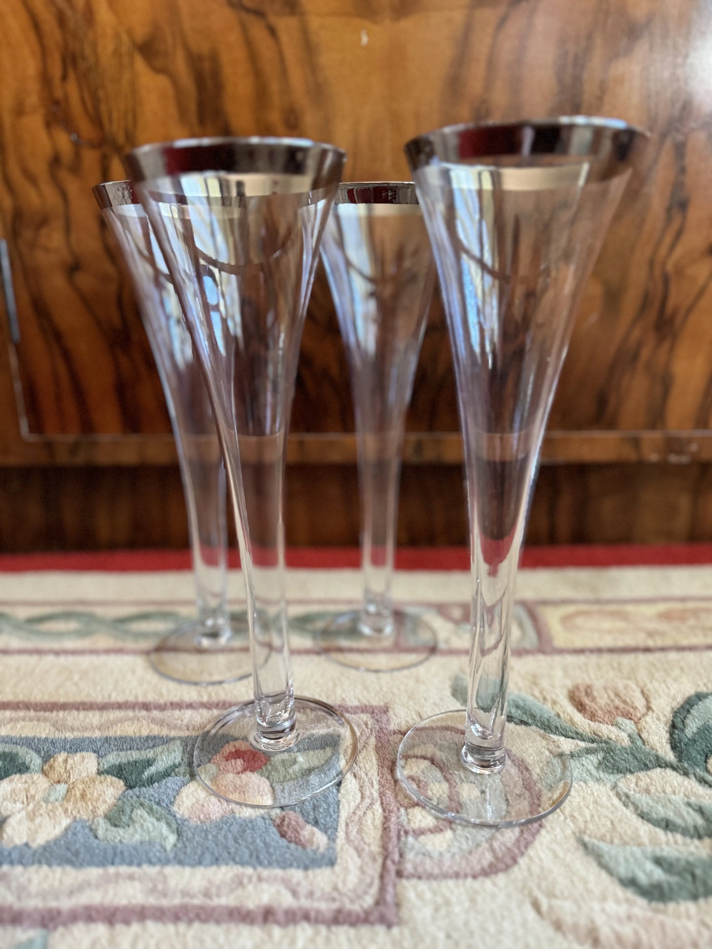 4 X 1960S HAND BLOWN CHAMPAGNE FLUTES WITH PLATINUM RIM