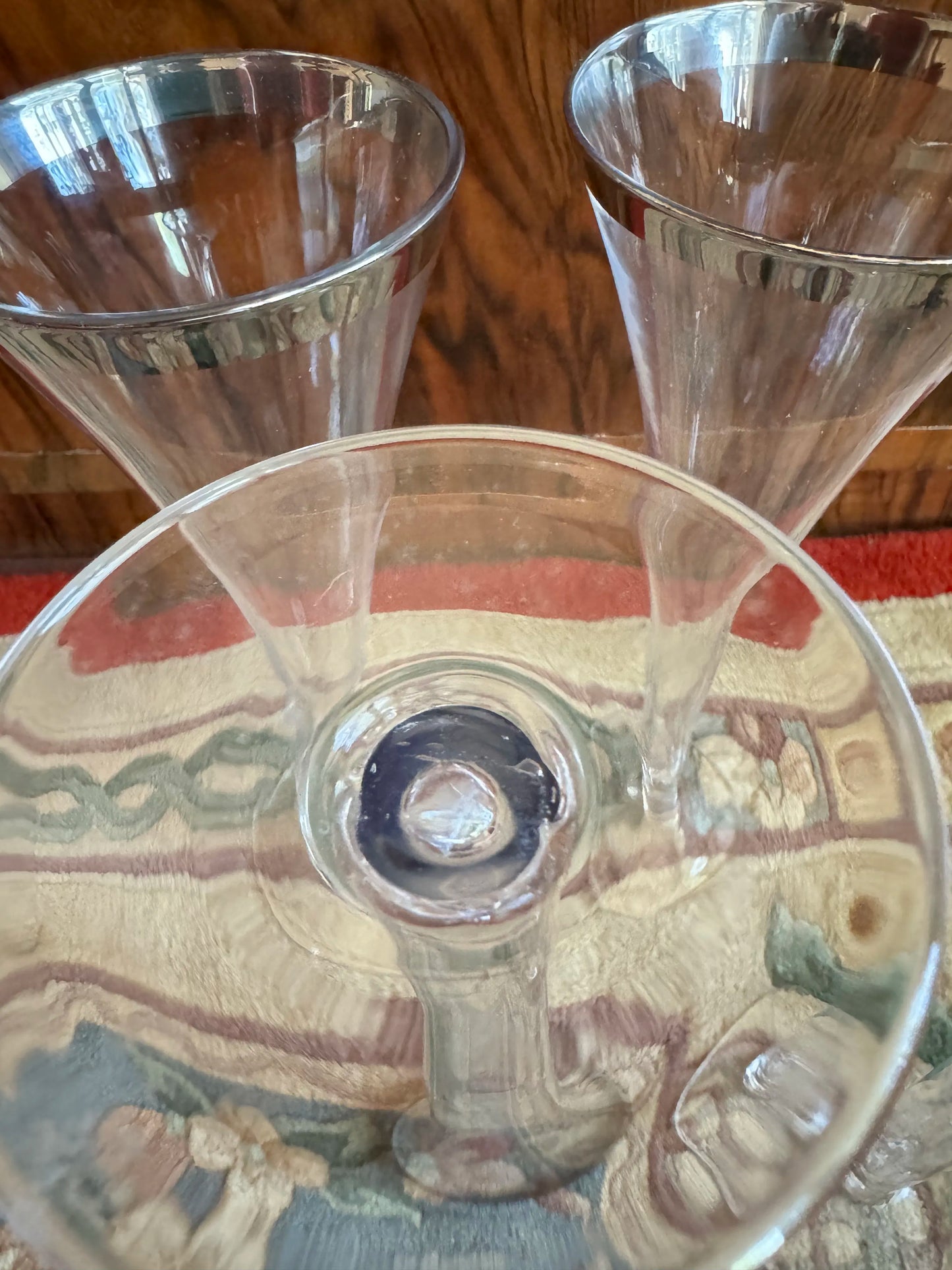 4 X 1960S HAND BLOWN CHAMPAGNE FLUTES WITH PLATINUM RIM