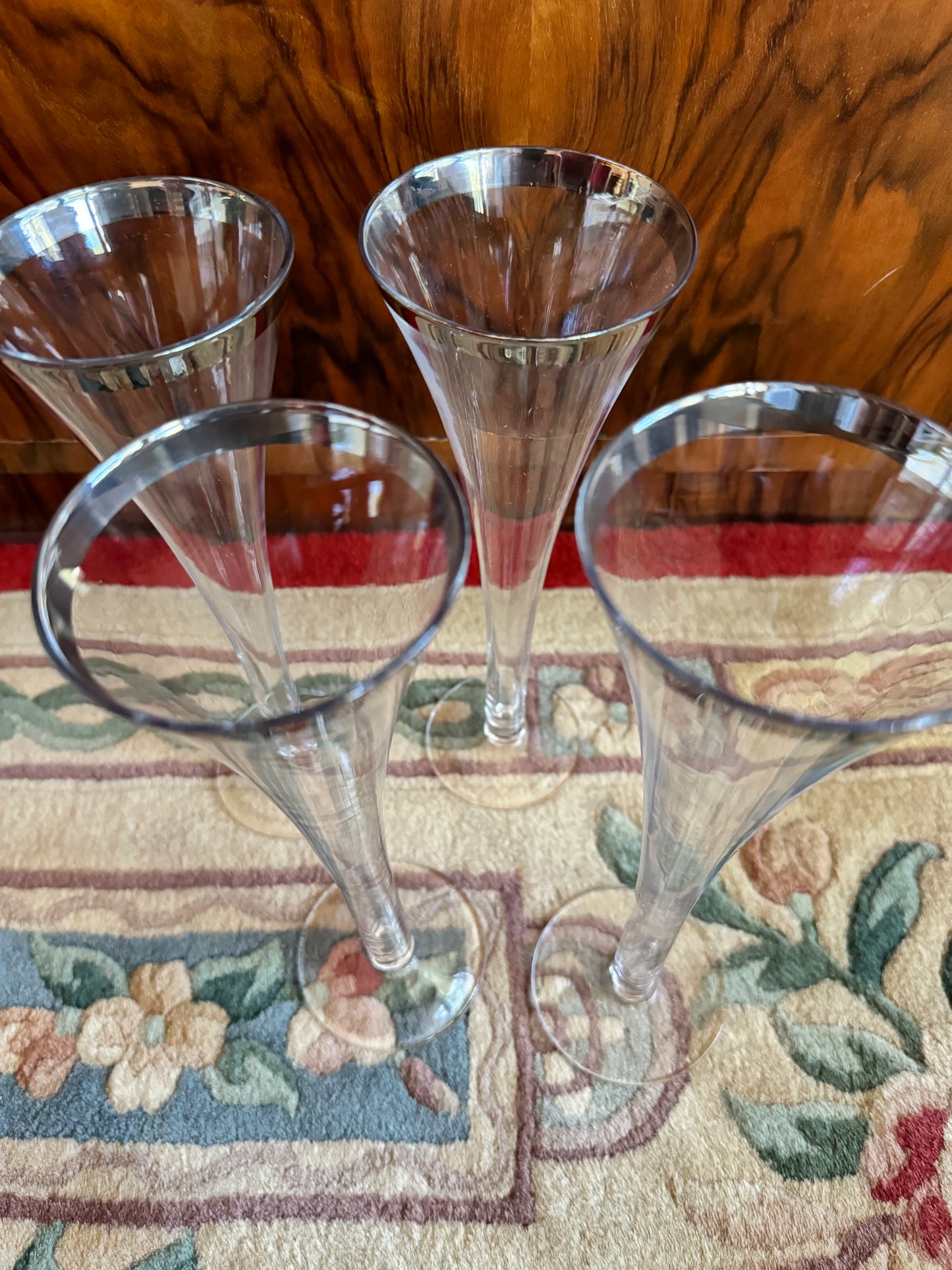 4 X 1960S HAND BLOWN CHAMPAGNE FLUTES WITH PLATINUM RIM