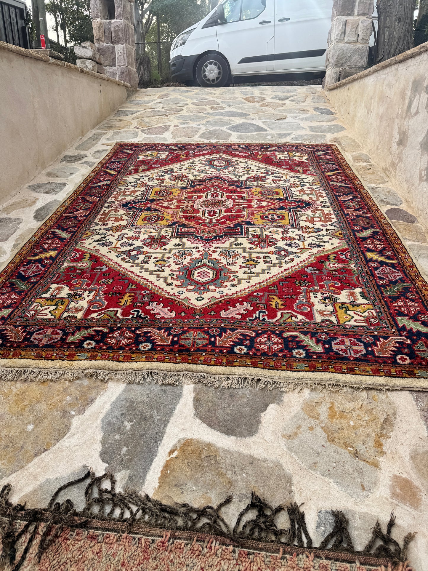 Handwoven Indian Heriz-Style Rug – 3.0 × 2.0 m