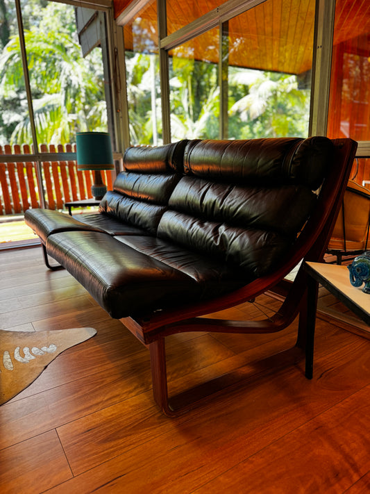 Tessa T4 Lounge in Black Leather