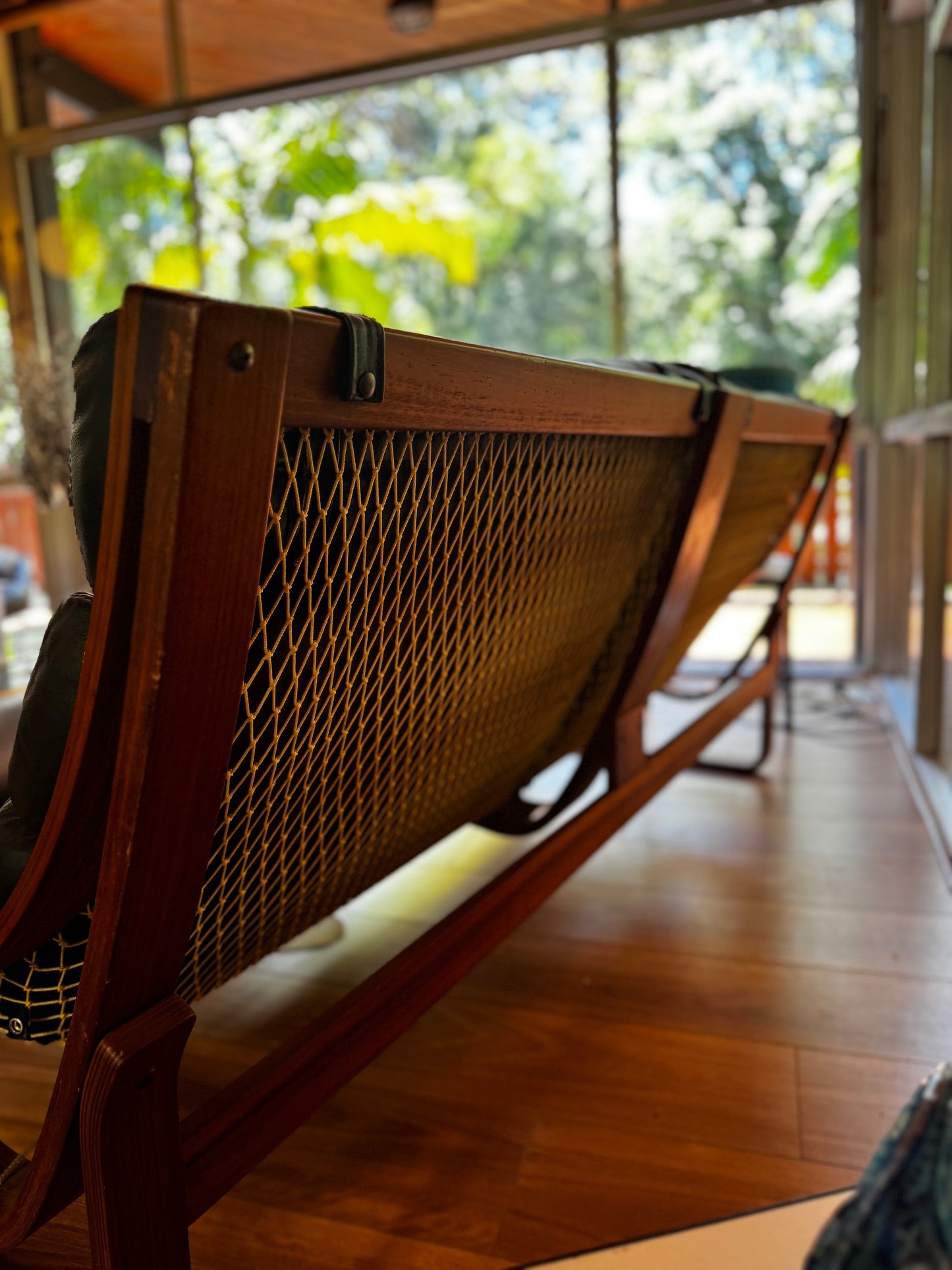 Tessa T4 Lounge in Black Leather