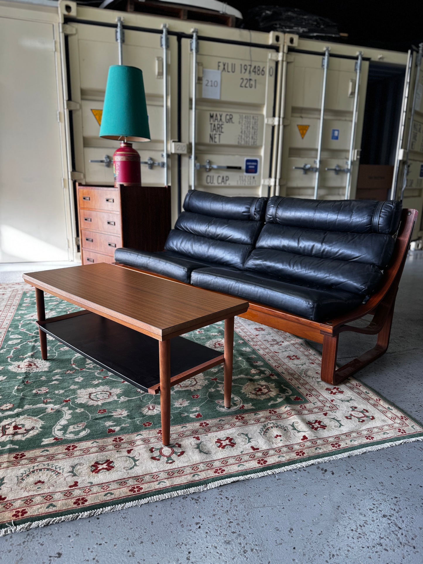 Tessa T4 Lounge in Black Leather