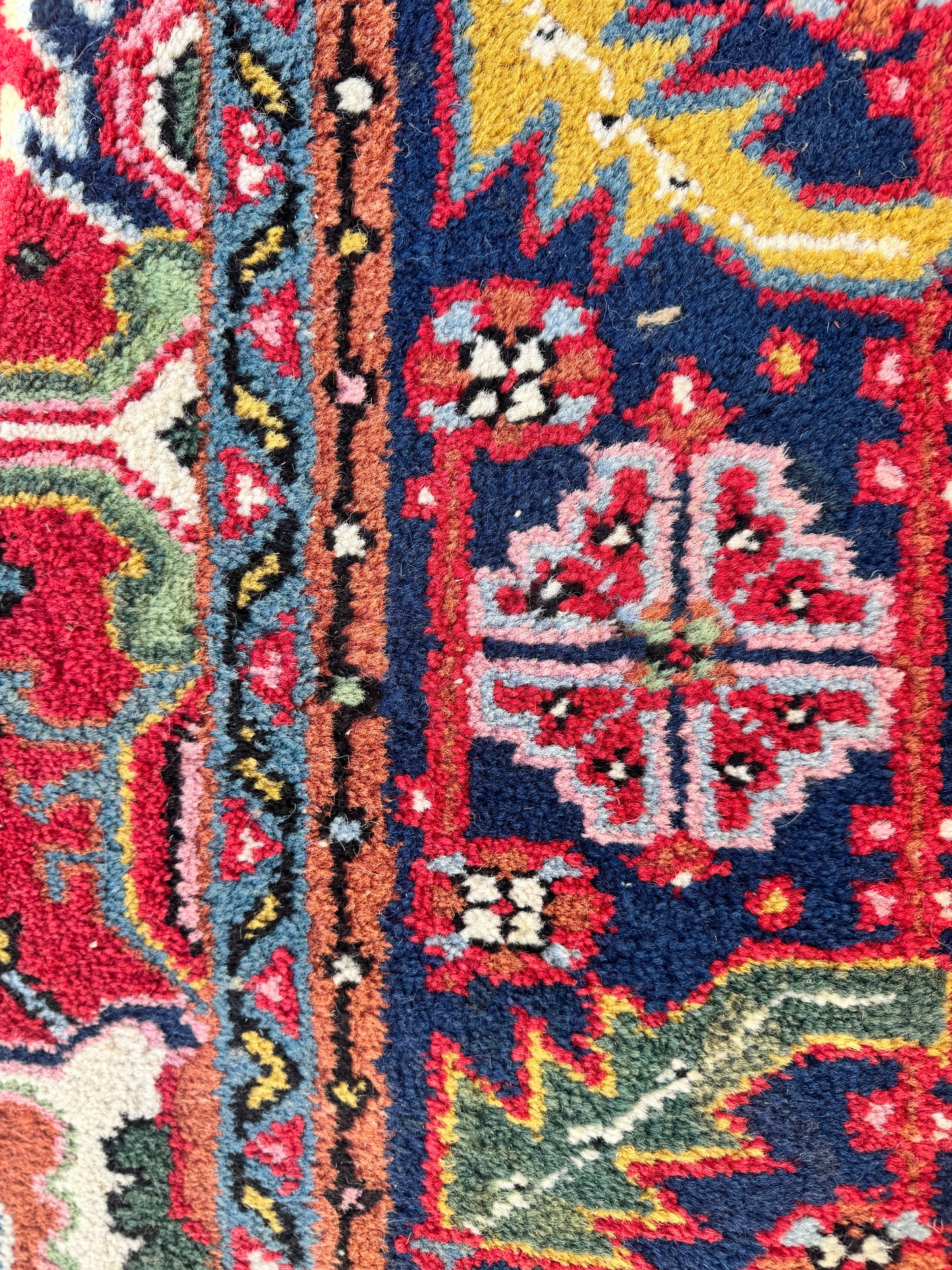 Handwoven Indian Heriz-Style Rug – 3.0 × 2.0 m