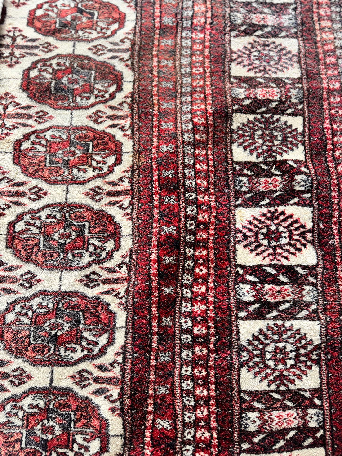 Bokhara Tekke Rug – 3.0 × 2.2 m