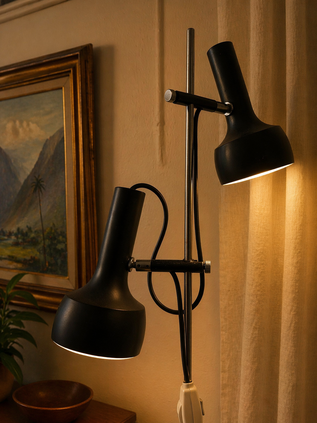 Black Osmo twin floor lamp