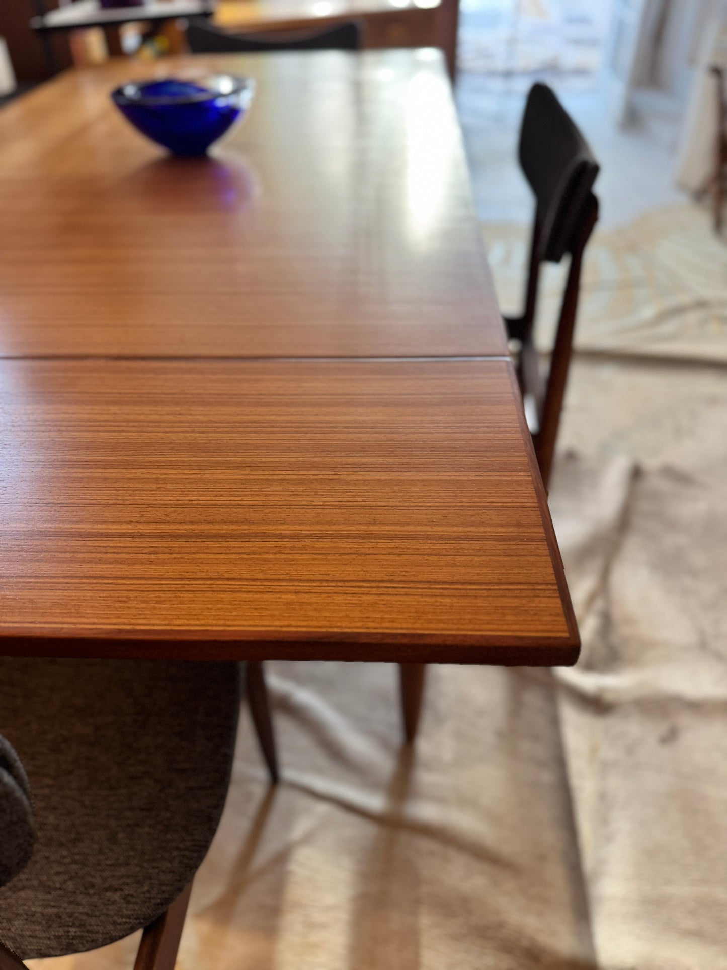 Chiswell extendable dining table