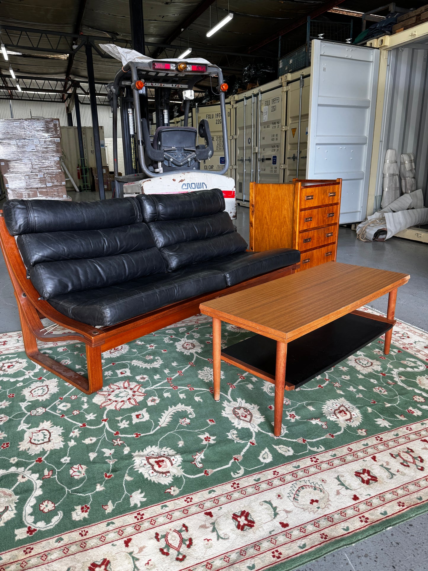 Tessa T4 Lounge in Black Leather