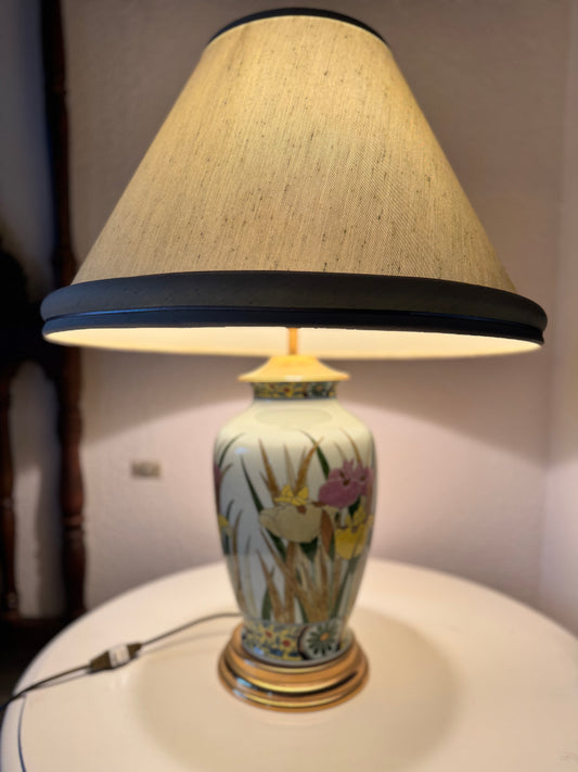 1 of 2 vintage Japanese gold Imari lamps with original shades