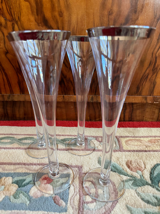 4 X 1960S HAND BLOWN CHAMPAGNE FLUTES WITH PLATINUM RIM